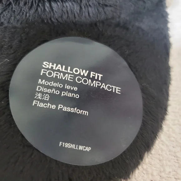 S O L D....The north face faux fur holiday osito cap - Picture 3 of 11